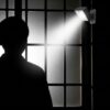 防犯センサーライト逆効果？窓の格子後付けと内側からの対策